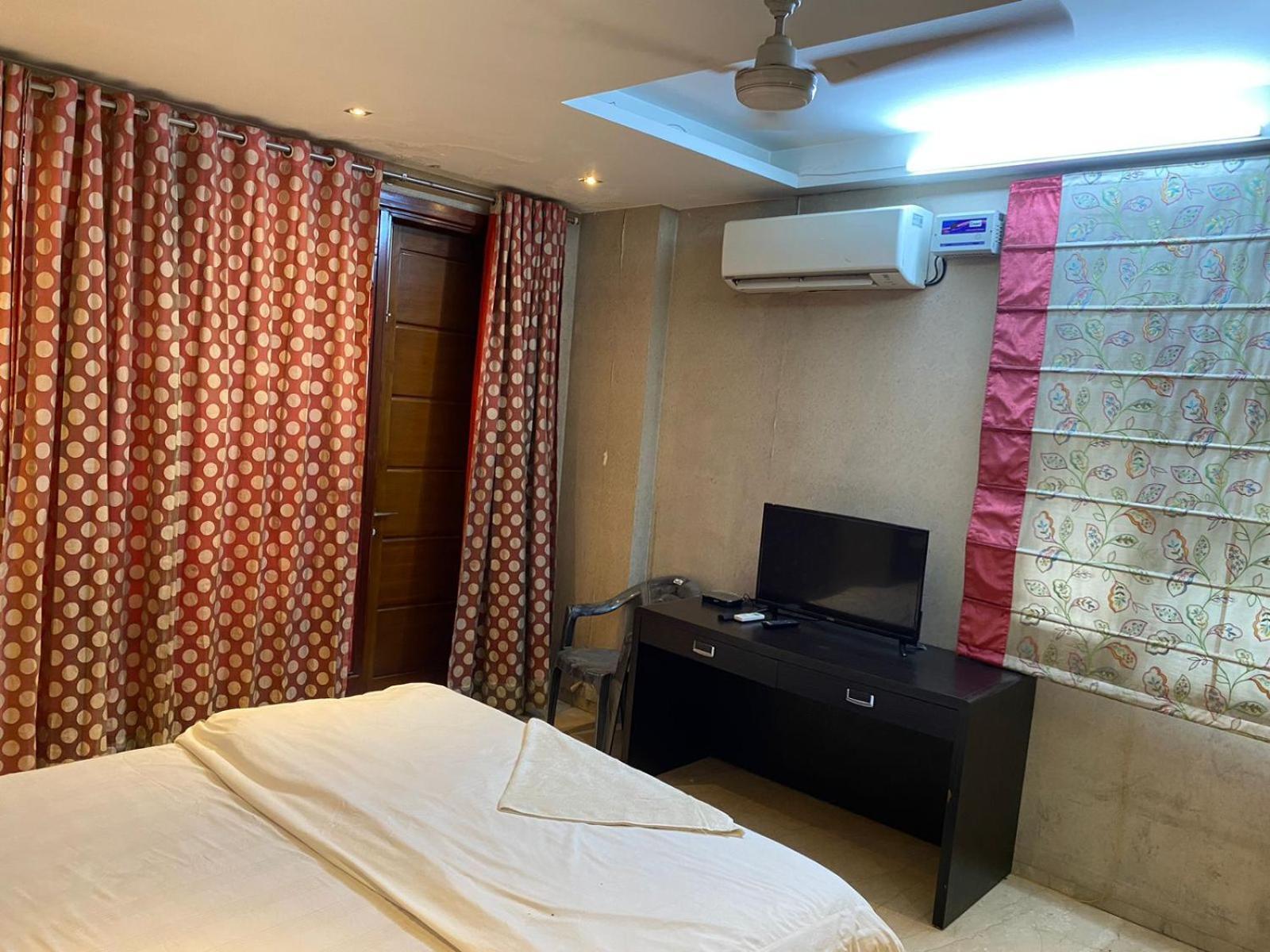 Apartment Namastey Homes 4 Bhk Serviced , Near Max Hospital ,saket *