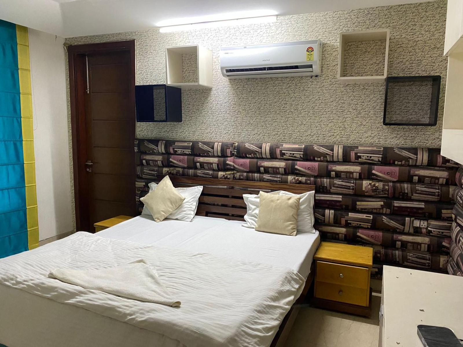 Namastey Homes 4 Bhk Serviced , Near Max Hospital ,saket New Delhi